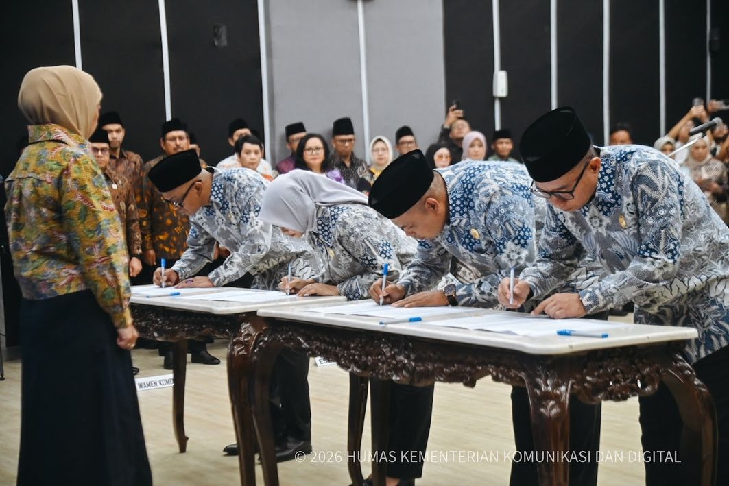 Meutya Hafid Kukuhkan Anggota KIP 2026 - 2030